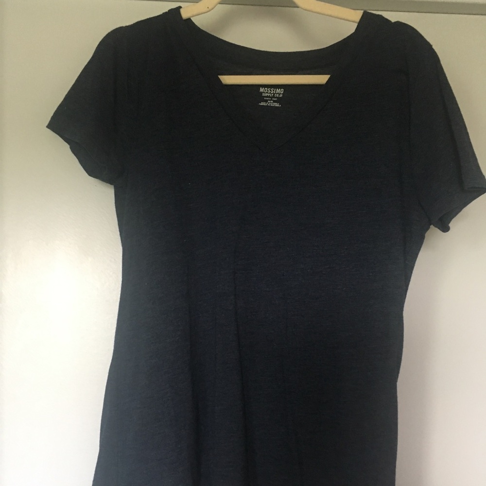 Simple navy t-shirt